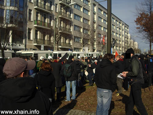 Bereits am frühen Morgen versammelten sich die Bewohner des Bezirks