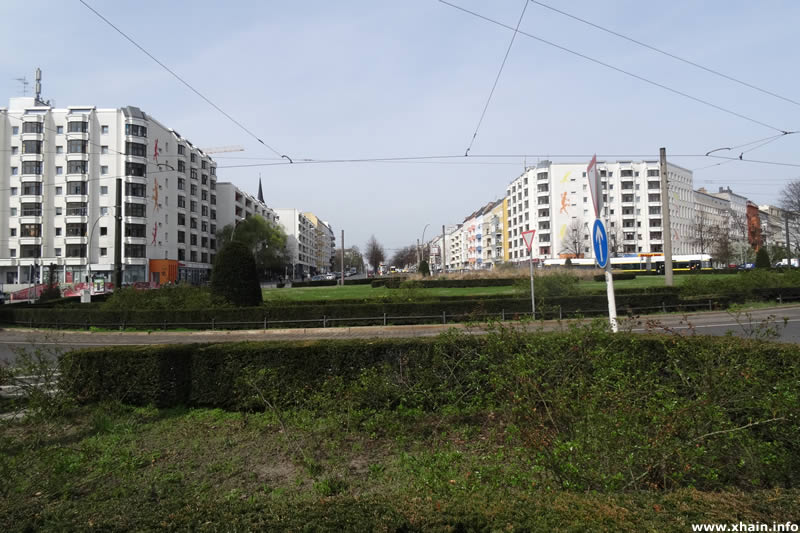 Bersarinplatz, Blickrichtung Petersburger Straße