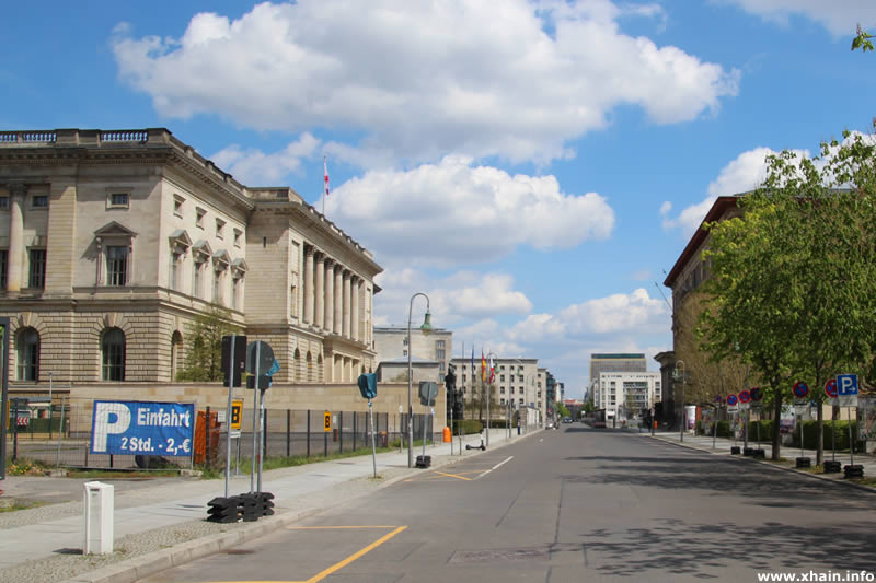 Niederkirchnerstraße aus Richtung Stresemannstraße