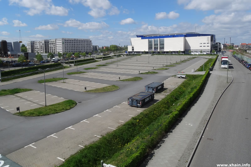 Helen-Ernst-Straße, Blickrichtung Arena