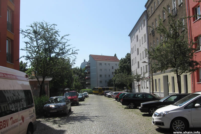 Hübnerstraße, Blickrichtung Weidenweg / Straßenbahn