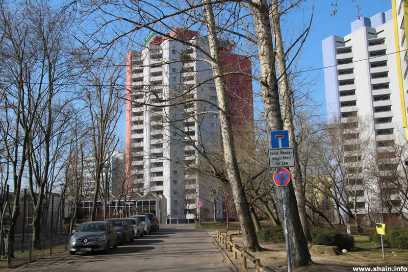 Mehlbeerenweg Ecke Lange Straße, Blickrichtung Schwimmhalle Holzmarktstraße